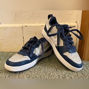 Nike All Day Play boy’s youth blue/gray shoes Size 4 Y